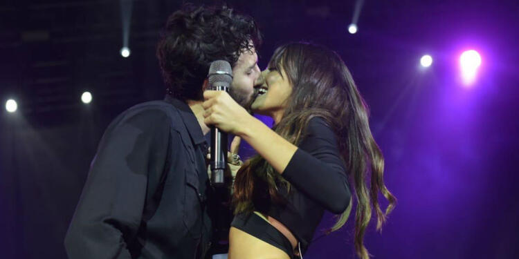 Beso de Sebastián Yatra y Tini Stoessel en Buenos Aires