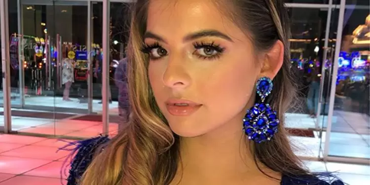 La youtuber fue criticada por asistir, aparentemente, sin ropa interior a los premios Latin Billboard Music Awards.
