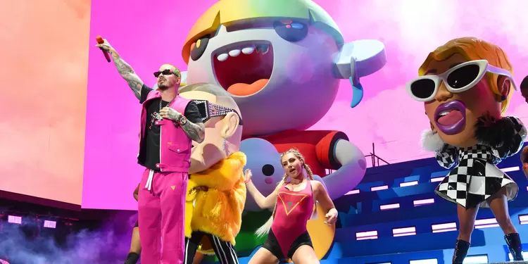 J Balvin durante su presentación en Coachella, en Indio (California), en Estados Unidos