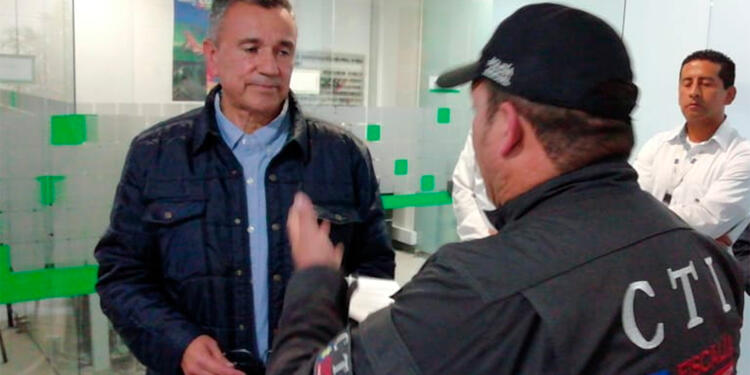 El general retirado Mauricio Santoyo tras ser deportado a Bogotá
