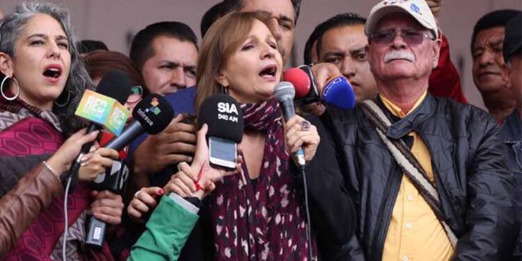 Ángela María Robledo en la Plaza de Bolívar Ángela María Robledo en la Plaza de Bolívar