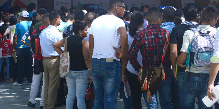 Personas en Barranquilla en busca de empleo