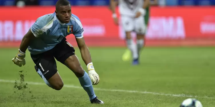 Wuilker Faríñez sería fichado por el Benfica al finalizar la Copa América Wuilker Faríñez es el guardameta de la selección de Venezuela
