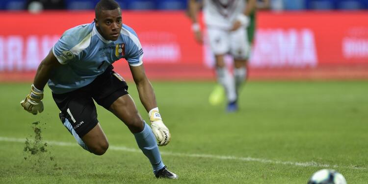 Wuilker Faríñez sería fichado por el Benfica al finalizar la Copa América Wuilker Faríñez es el guardameta de la selección de Venezuela