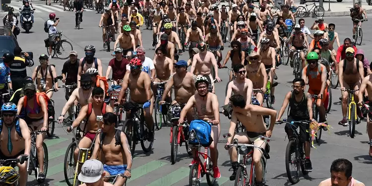Ciclistas desnudos