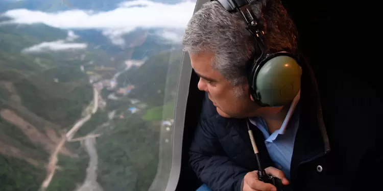 El presidente de la República, Iván Duque, sobrevolando la vía Bogotá-Villavicencio, el 5 de junio de 2019
