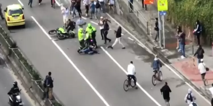 Policía atropelló a civil en Bogotá