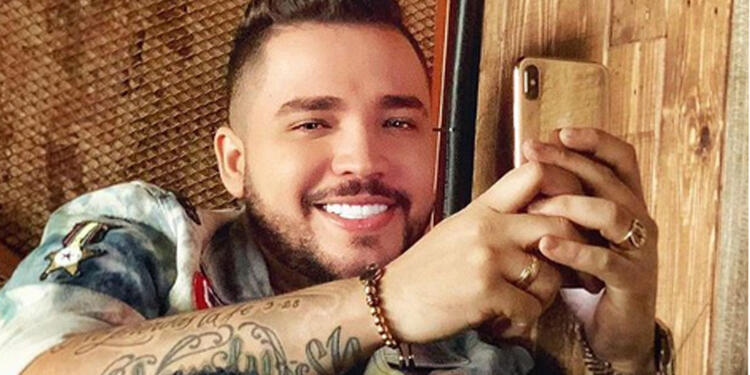 La esposa del cantante realizó una publicación que llamó la atención de los medios.