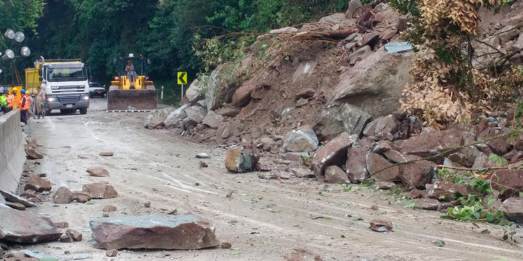 La vía al Llano, con cierre indefinido La vía al Llano, con cierre indefinido