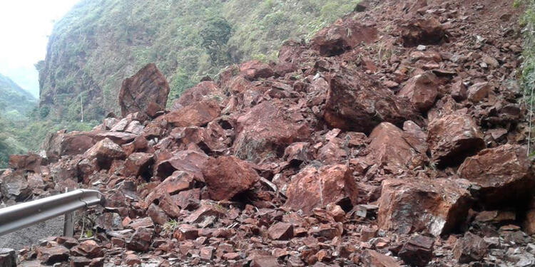 La vía al Llano, cerrada de manera indefinida