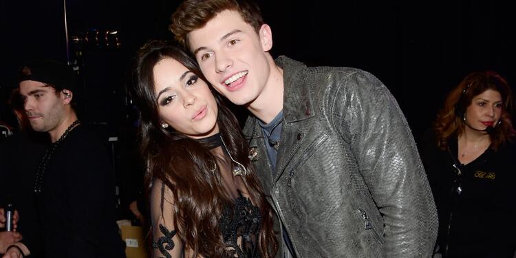 Camila Cabello y Shawn Mendes se dan un beso en público