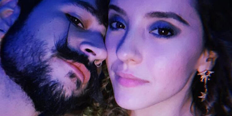 Camilo compartió un gracioso video de su novia lanzándose a una piscina con un flotador en forma de unicornio.