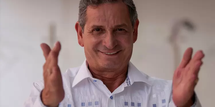 Darío Gómez Darío Gómez fue retenido por las autoridades.