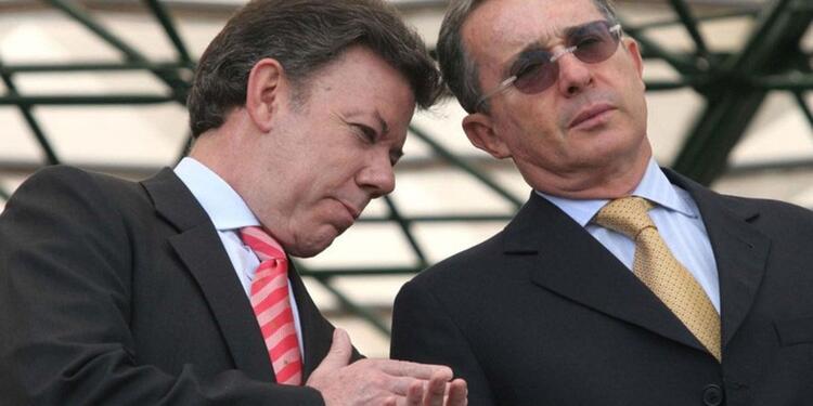 Los expresidenbtes Juan Manuel Santos y Álvaro Uribe Vélez. Los expresidenbtes Juan Manuel Santos y Álvaro Uribe Vélez.