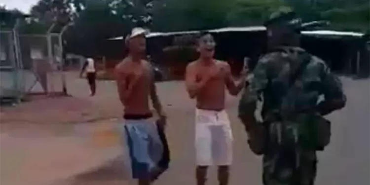 Los jóvenes que increparon a un militar en La Lizama (Santander)