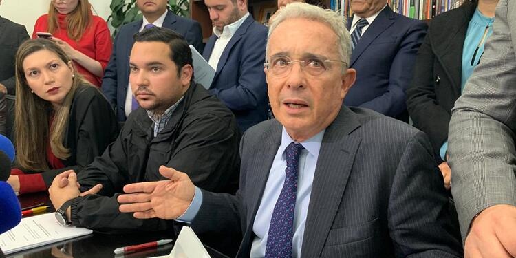 Álvaro Uribe Vélez Álvaro Uribe Vélez
