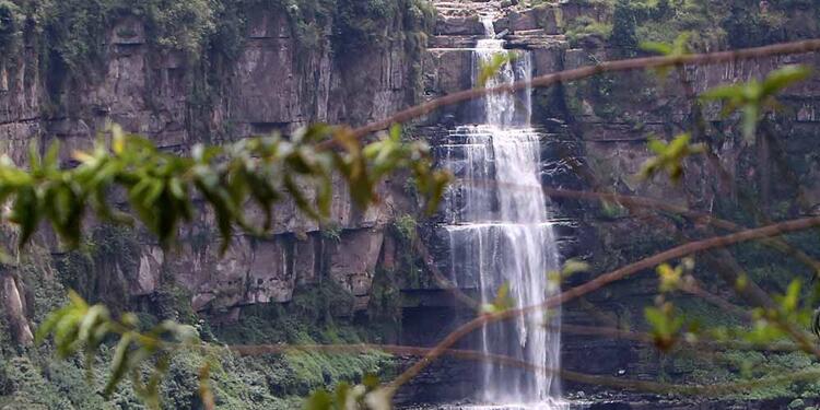 Salto de Tequendama / rio / medio ambiente / naturaleza