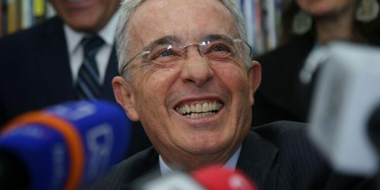 Álvaro Uribe Vélez Álvaro Uribe Vélez