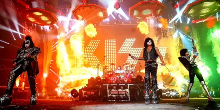 La banda de rock Kiss, en vivo