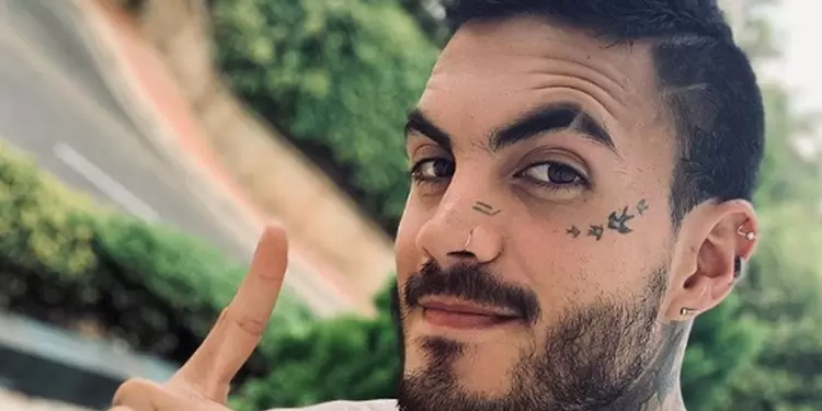 El deportista compartió un meme referente a sus tatuajes.