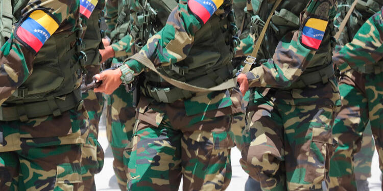 Militares venezolanos Militares venezolanos han hecho incursiones a territorio colombiano