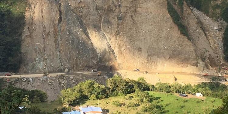 Vía al Llano en le kilómetro 58, donde ocurrieron varios derrumbes.