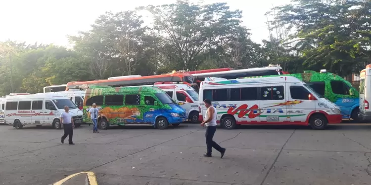 Vans vía al Llano