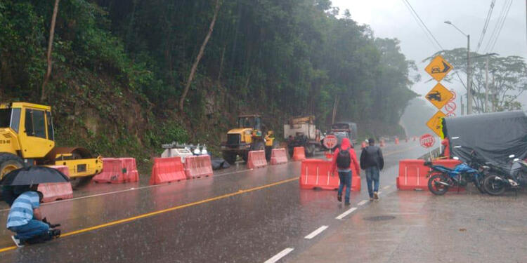 La Vía al Llano en medio de la lluvia La Vía al Llano en medio de la lluvia
