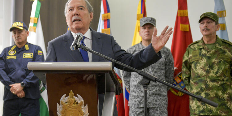Ministro de Defensa, Guillermo Botero, y altos mandos militares y de Policía.