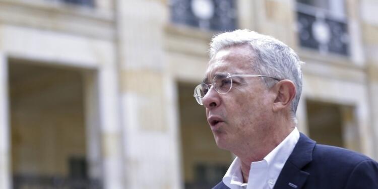 Álvaro Uribe Vélez Álvaro Uribe Vélez
