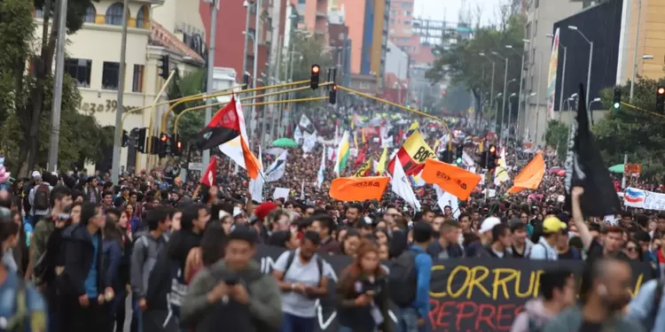 Marcha de estudiantes termina en fuertes desmanes
