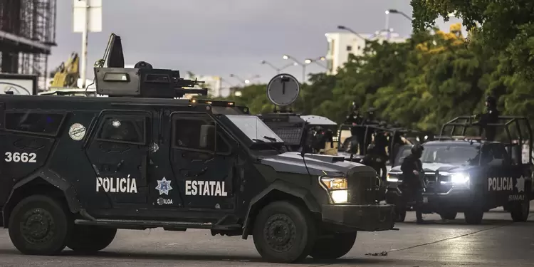 Policía de México hace frente a la ola de violencia en Culiacán Policía de México hace frente a la ola de violencia en Culiacán