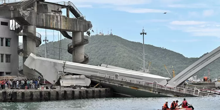 Puente desplomado en Taiwán