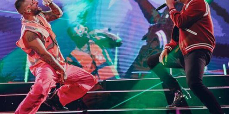 Maluma y Silvestre Dangond interpretan por primera vez en vivo 'Vivir bailando'