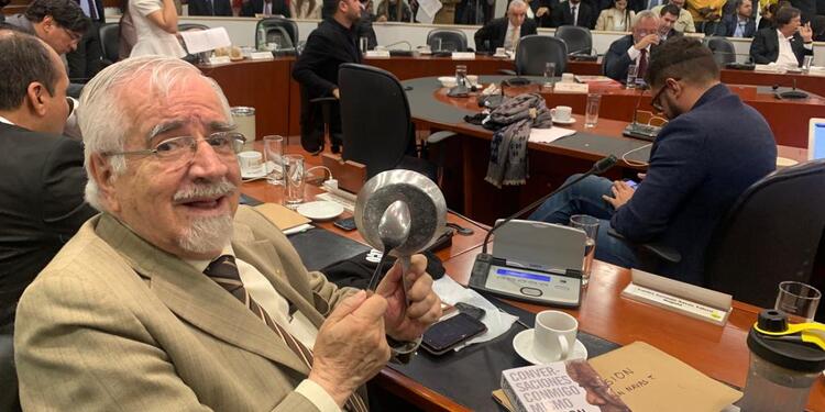 Germán Navas Talero, representante a la cámara por el Polo Democrático en cacerolazo