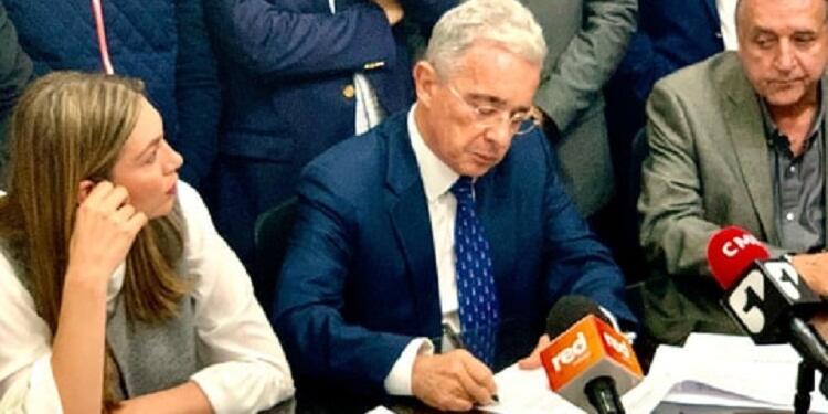 Senador, Álvaro Uribe Vélez, radicó tres nuevos proyectos de Ley