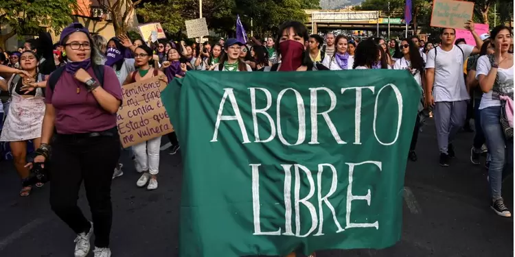 Manifestación de mujeres en favor del aborto, en Medellín
