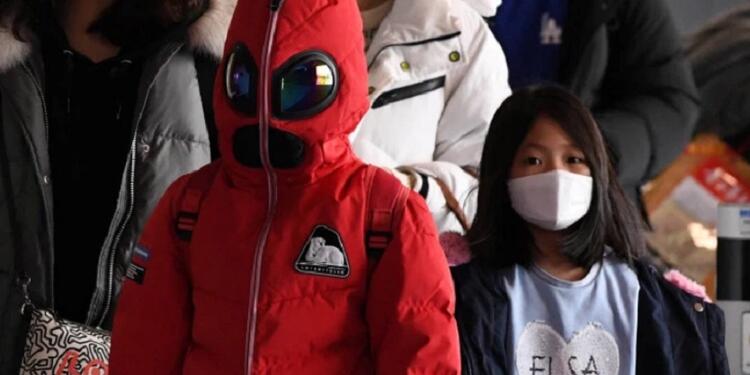 Improvisadas tácticas de los chinos para evitar el coronavirus
