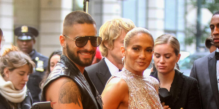 Maluma y Jennifer Lopez en el rodaje de la película 'Marry Me'.