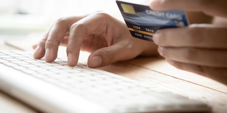 Transacción online con tarjeta de crédito