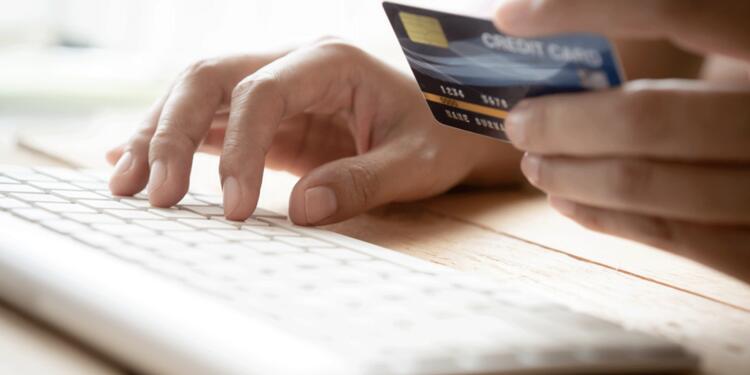Transacción online con tarjeta de crédito