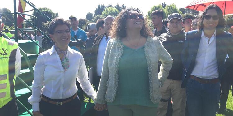 Claudia López y Angélica Lozano en evento de posesión de la alcaldesa de Bogotá Claudia López y Angélica Lozano en evento de posesión de la alcaldesa de Bogotá