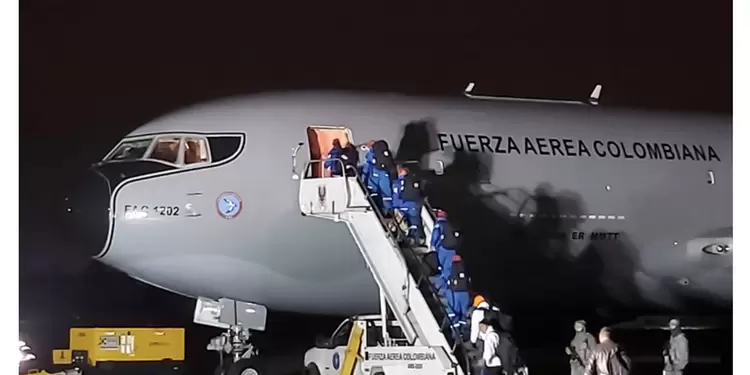 La misión de esta tripulación es ayudar a repatriar a trece ciudadanos colombianos en Wuhan.