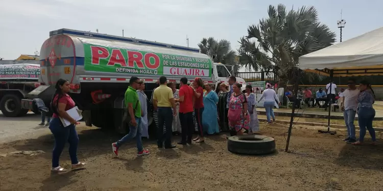 continúa el paro de los vendedores legales de combustible en La Guajira