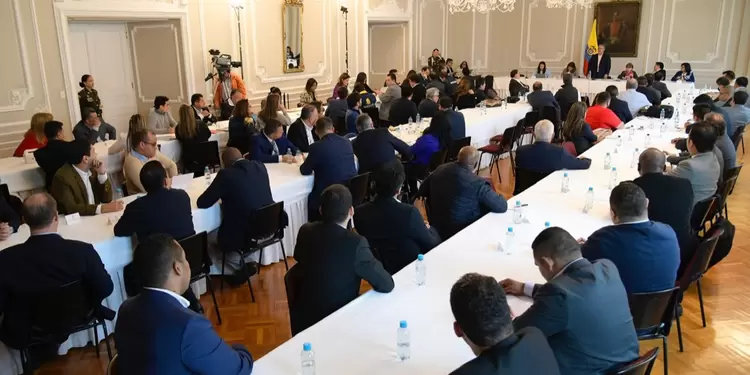 Alcalde de Popayán junto a otros mandatarios