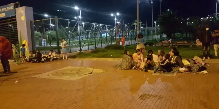 Familias Embera duermen en la calle