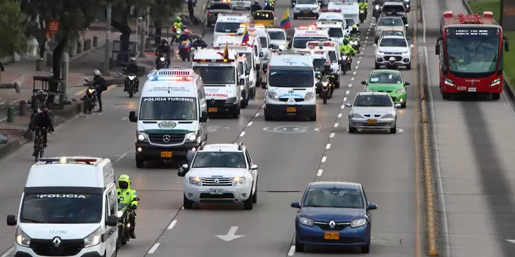 Caravana de ambulancias en Bogotá