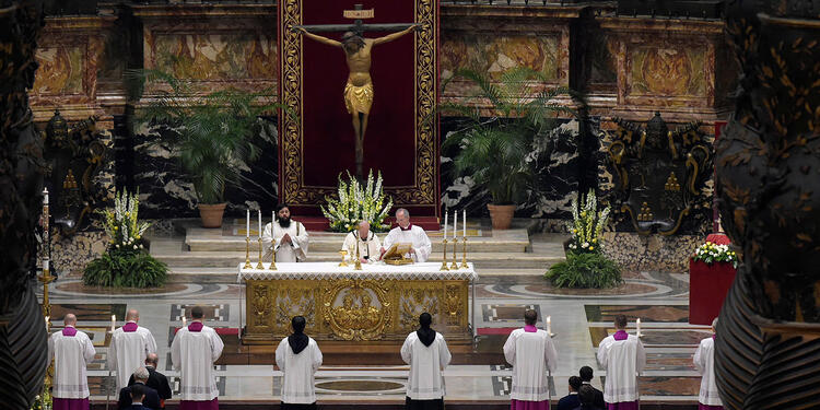 Así fue la misa de Sábado Santo en cuarentena en el Vaticano Así fue la misa de Sábado Santo en cuarentena en el Vaticano