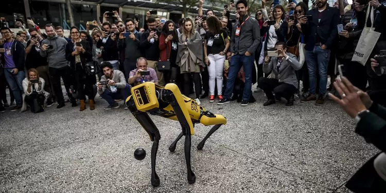 Spot, perro robot que ayuda a mantener distanciamiento Spot, perro robot