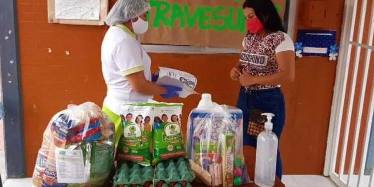 Entrega de canastas del ICBF, durante el aislamiento
